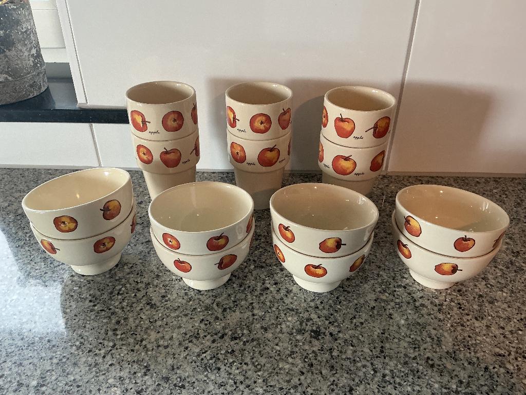 Servies van Jet Apple/ Appel, Huis en Inrichting, Keuken | Servies, Zo goed als nieuw, Overige typen, Overige stijlen, Aardewerk
