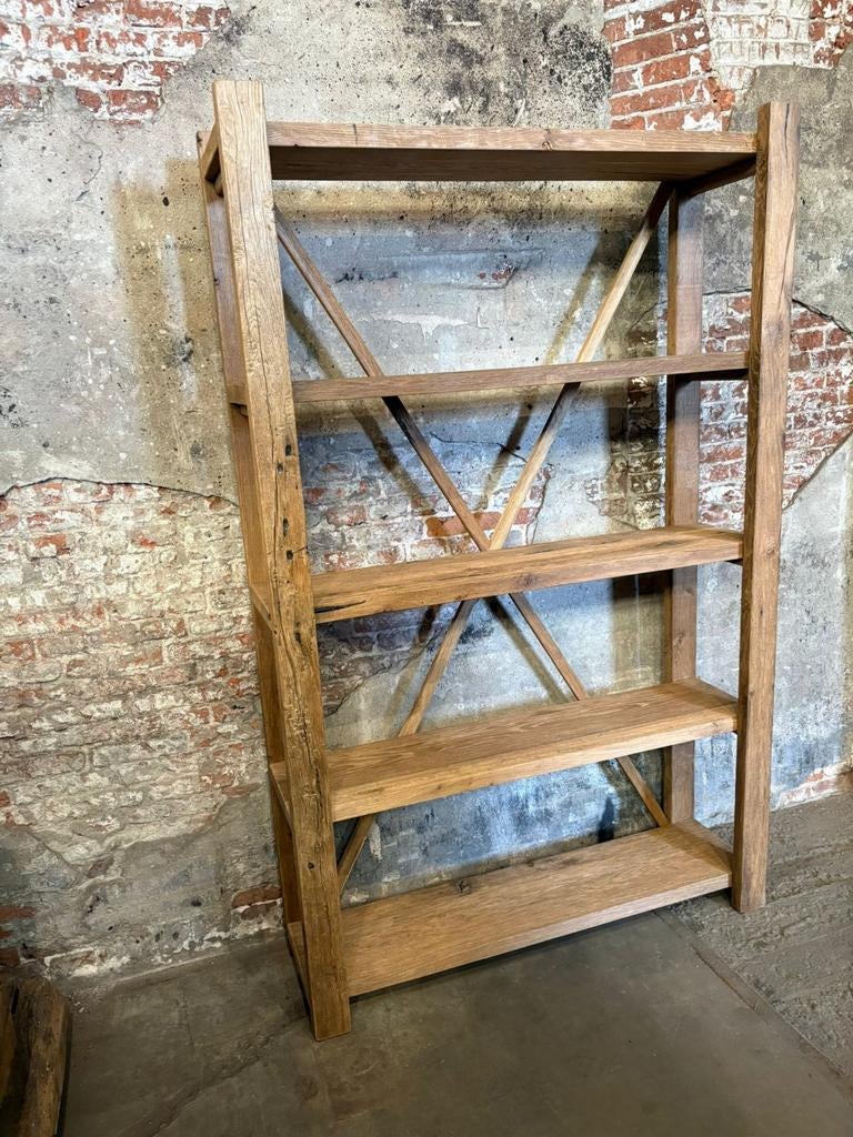 Oude eiken boekenkast van doorleefd hout, Met plank(en), Gebruikt, 100 tot 150 cm, 4251NT