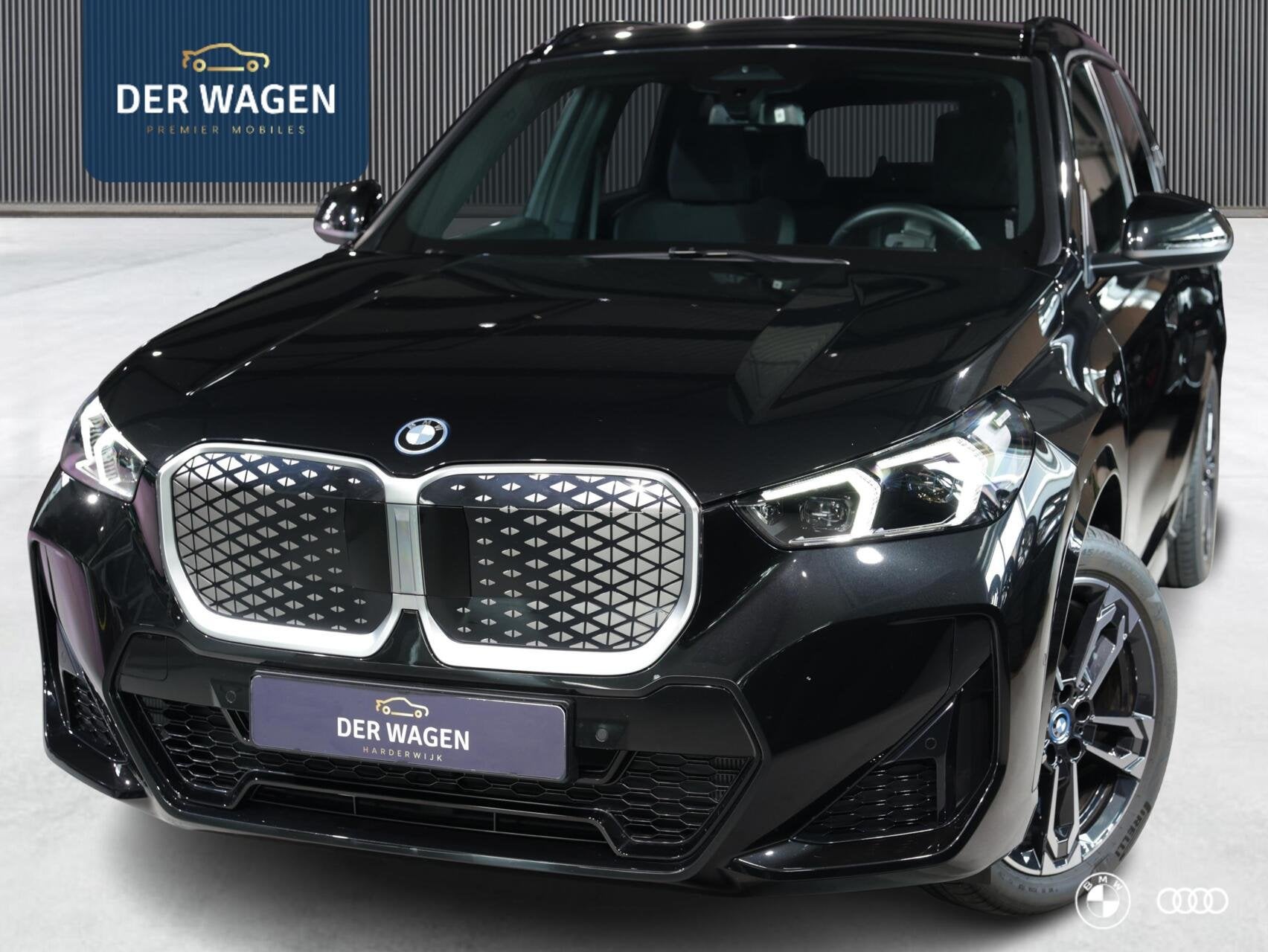 BMW iX1 eDrive20 67 kWh M Sport / 22KW LADER / 19" / ADAP LE, Auto's, 514 km, Met garantie (alle), Alcantara, Zwart