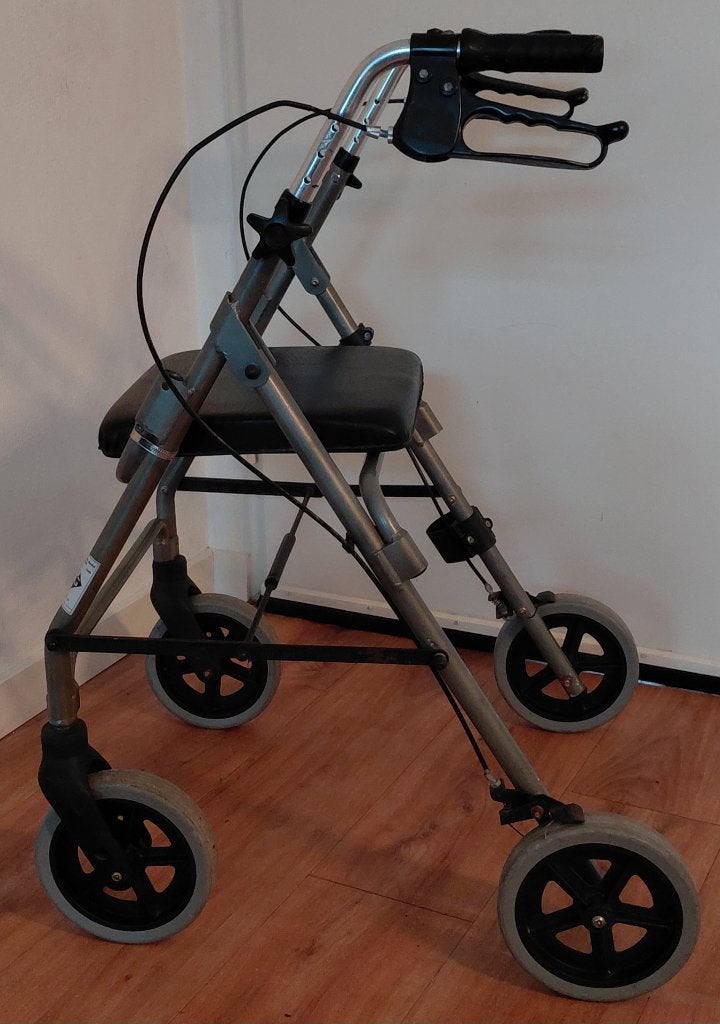 Rollator Merk: Élephantje' + ruime zitting ( 7.5 kg ), Ophalen, Lichtgewicht, Gebruikt