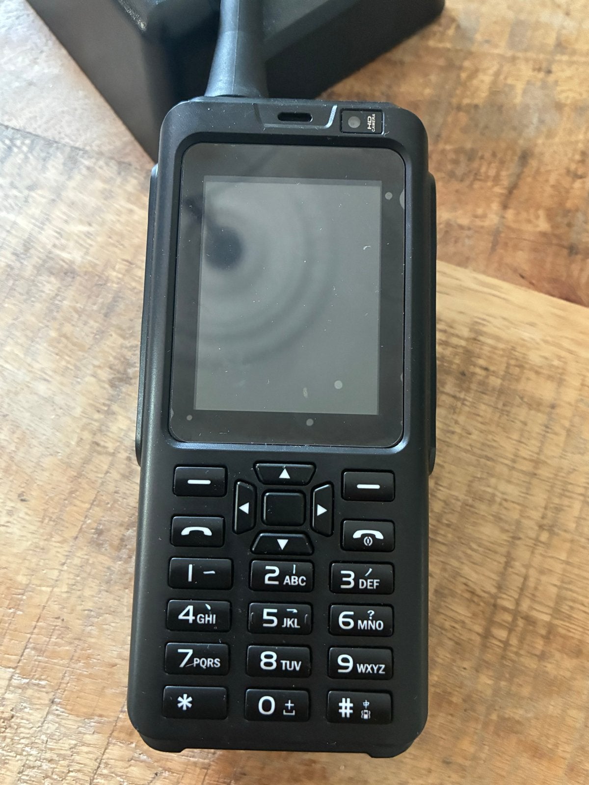 Zello Portofoon met Touchscreen en Buro Lader, Gebruikt, 15 km of meer, Ophalen of Verzenden, Portofoon of Walkie-talkie