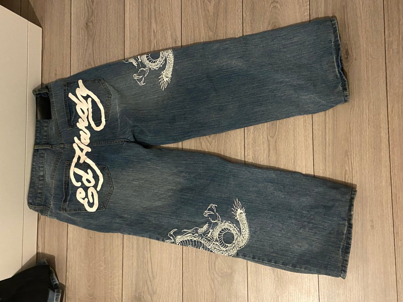 Ed Hardy Jeans Maat S - Gloednieuw met draakprint, Kleding | Dames, Spijkerbroeken en Jeans, Verzenden, Nieuw, Blauw, W27 (confectie 34) of kleiner