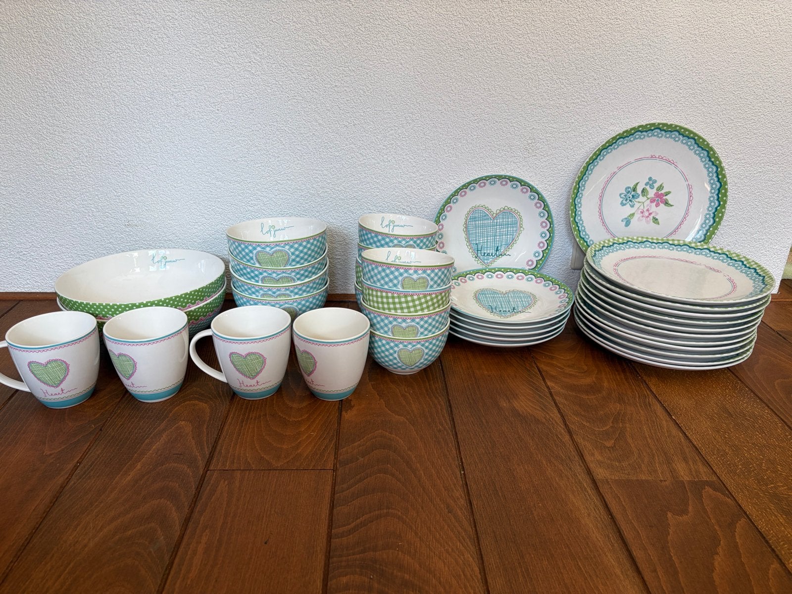 Servies Lof Juuw - Compleet servies met hartjes, Huis en Inrichting, Ophalen, Overige merken, Keramiek, Landelijk/Boerenbont