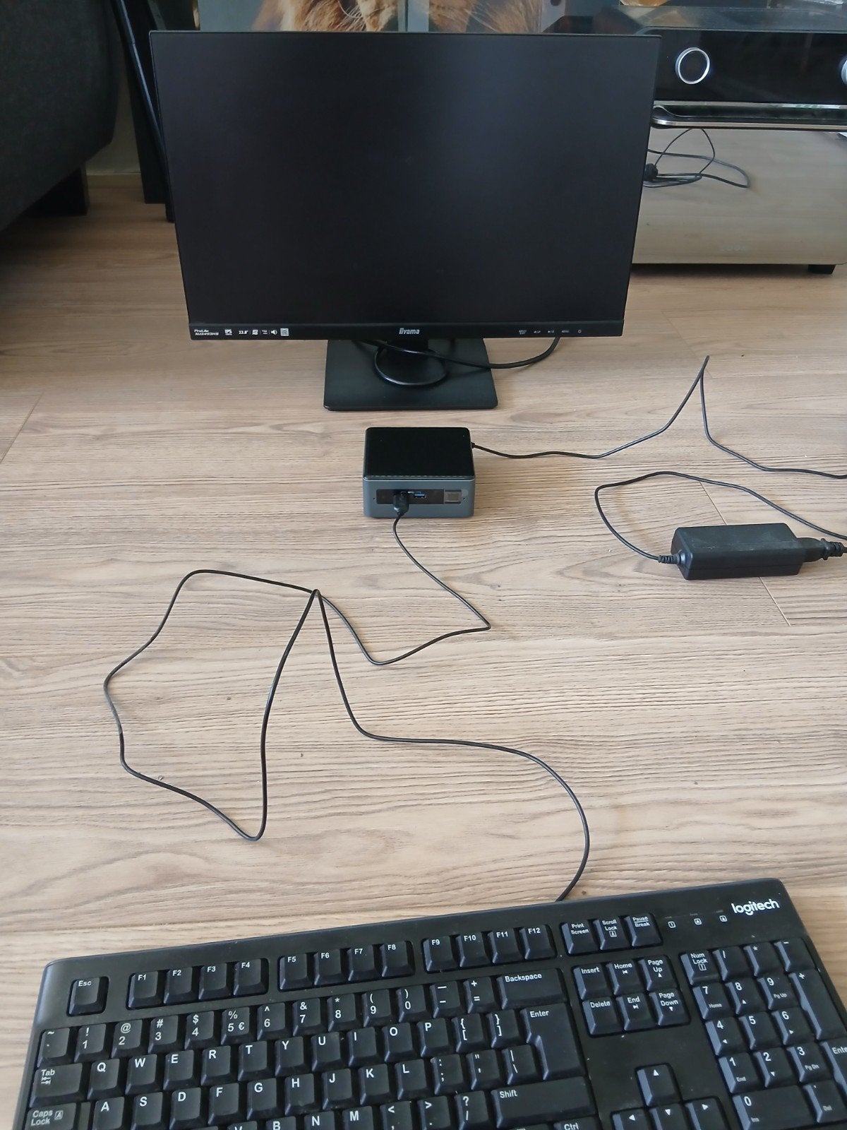 Mini PC met monitor en toetsenbord, Computers en Software, Desktop Pc's, Onbekend, Gebruikt, Minder dan 4 GB, Onbekend