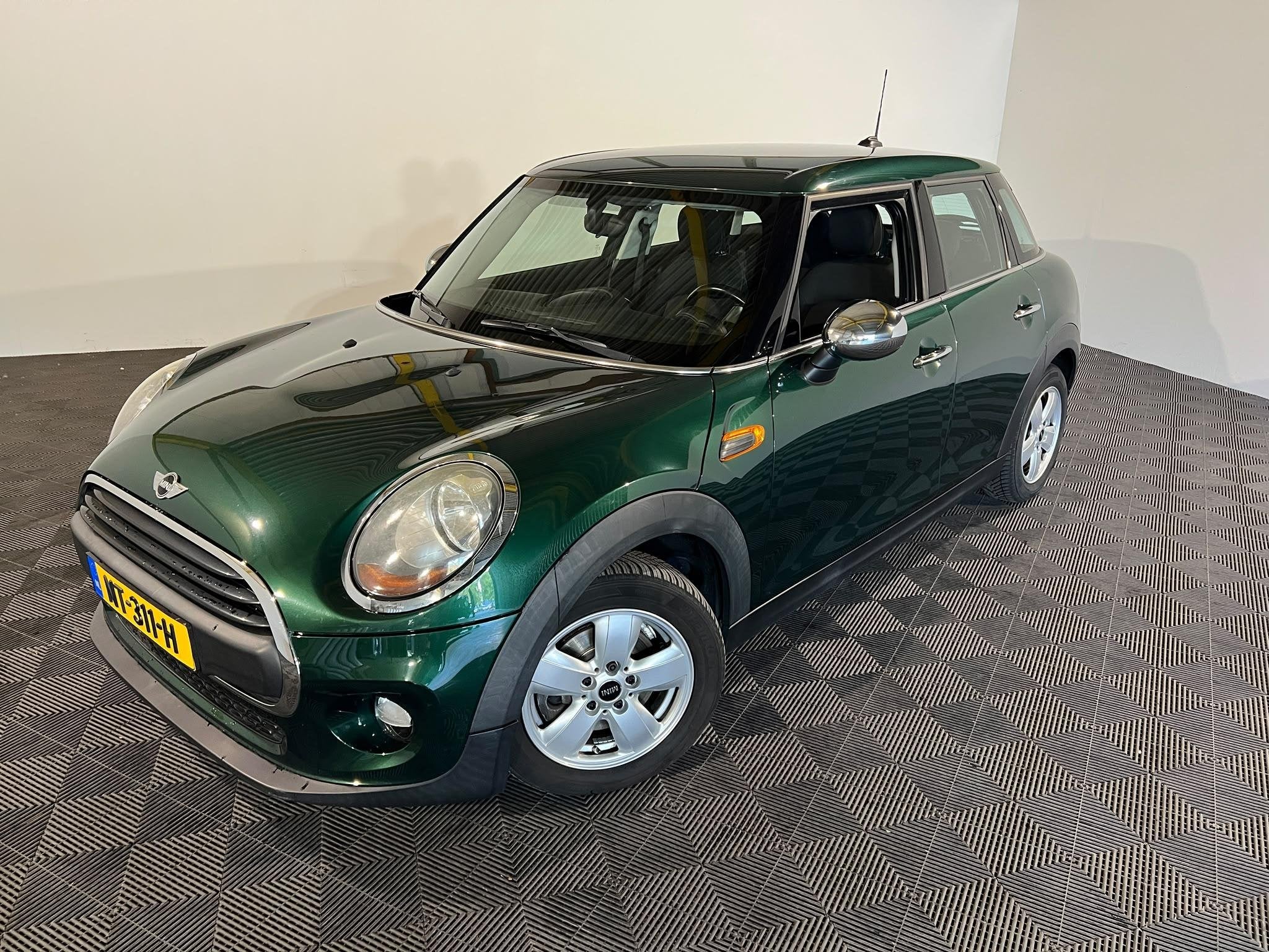 MINI 5-Deurs 1.2 One Salt Business, Auto's, Stof, Gebruikt, 49 €/maand, Handgeschakeld