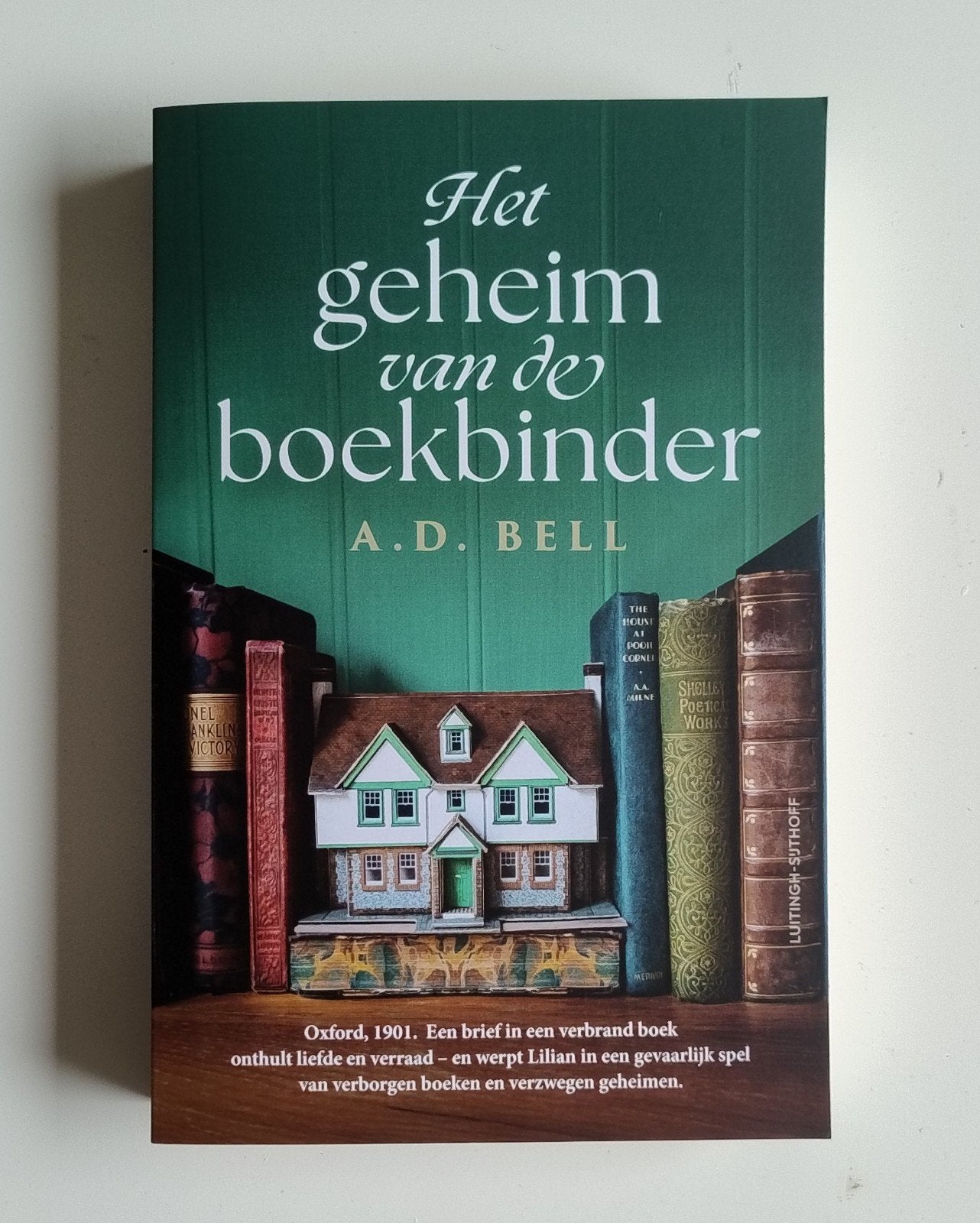 Het geheim van de boekbinder. A.D. Bell, Ophalen of Verzenden, Zo goed als nieuw, A.d. bell, Nederland