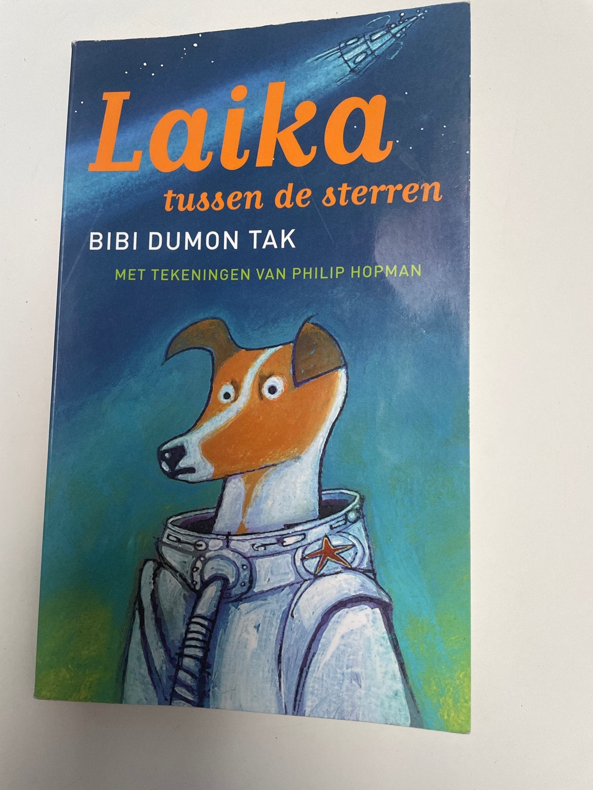 Laika tussen de sterren - Bibi Dumon Tak, Ophalen of Verzenden, Zo goed als nieuw, Fictie algemeen