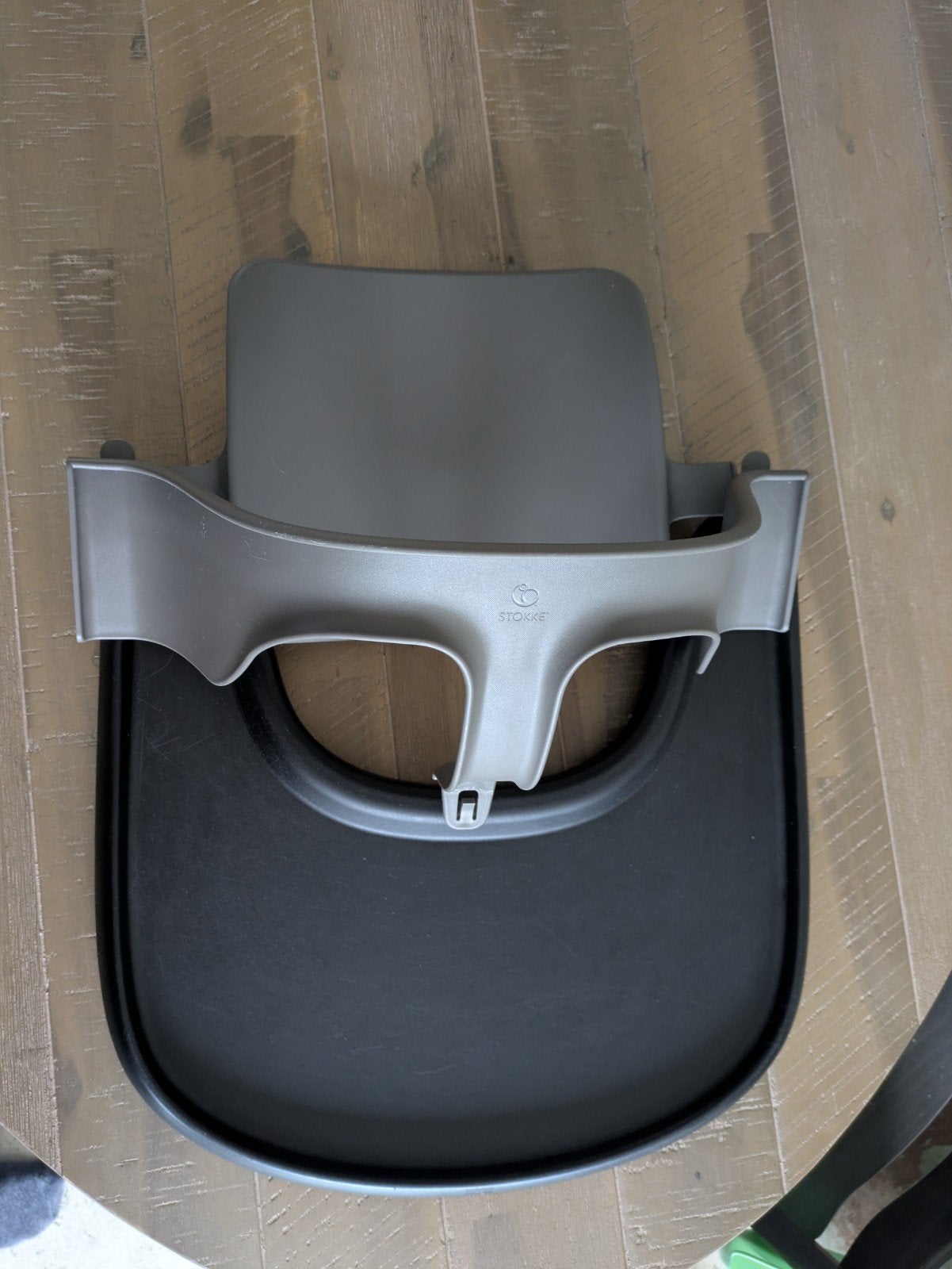 Stokke Tripp Trapp babyset grijs met zwarte tray, Ophalen of Verzenden, Zo goed als nieuw, Meegroeistoel, Afneembaar eetblad