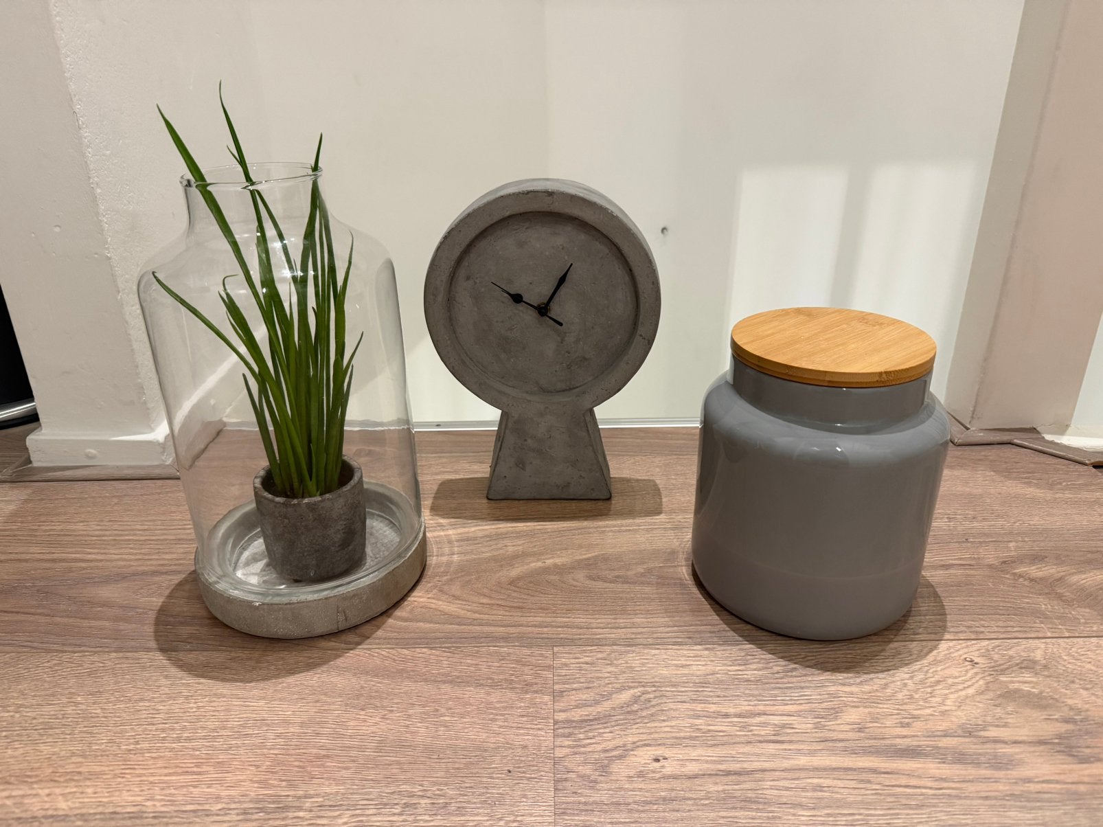 Accessoire set grijs, Ophalen, Wandklok
