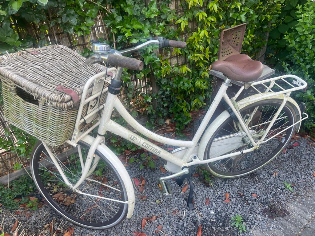 Cortina U4 Transportfiets 61 cm 'Dawn' met rieten mand, Fietsen en Brommers, Fietsen | Dames | Damesfietsen, Terugtraprem, Gebruikt