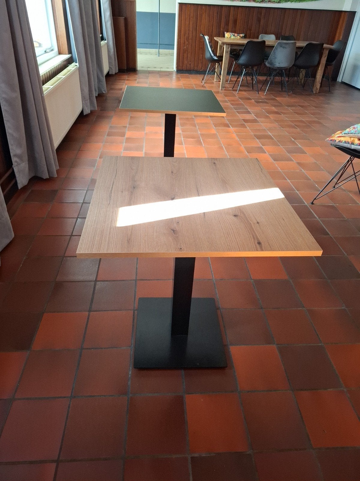 Set van 2 vierkante tafels met houten blad, Huis en Inrichting, Tafels | Eettafels, Gebruikt, 50 tot 100 cm, Modern, Industrieel