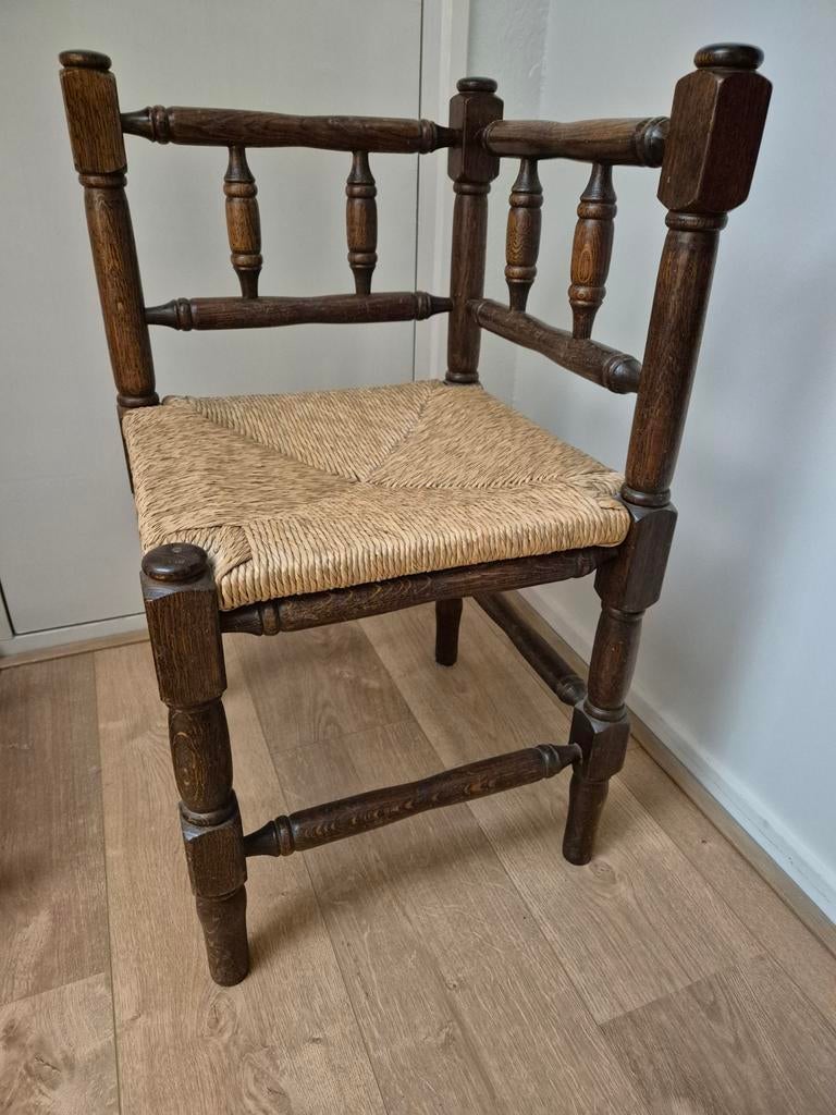 Antieke biezen hoekstoel, Antiek en Kunst, Antiek | Meubels | Stoelen en Banken, Ophalen