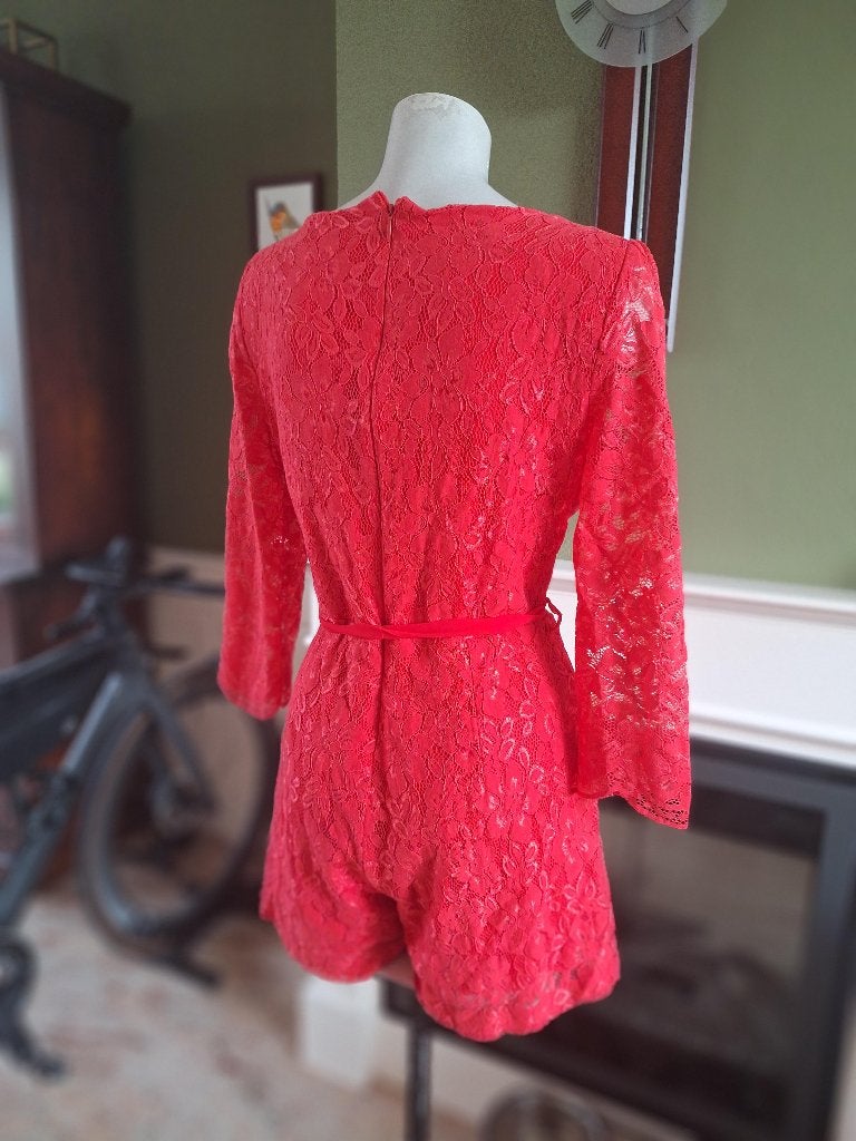 Rinascimento rode kanten jumpsuit L, Kleding | Dames, Verzenden, Zo goed als nieuw, Rood, Rinascimento