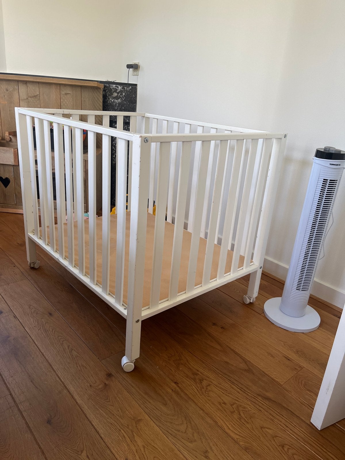 Witte box op wieltjes, Kinderen en Baby's, Ophalen of Verzenden, Gebruikt, Wieltjes