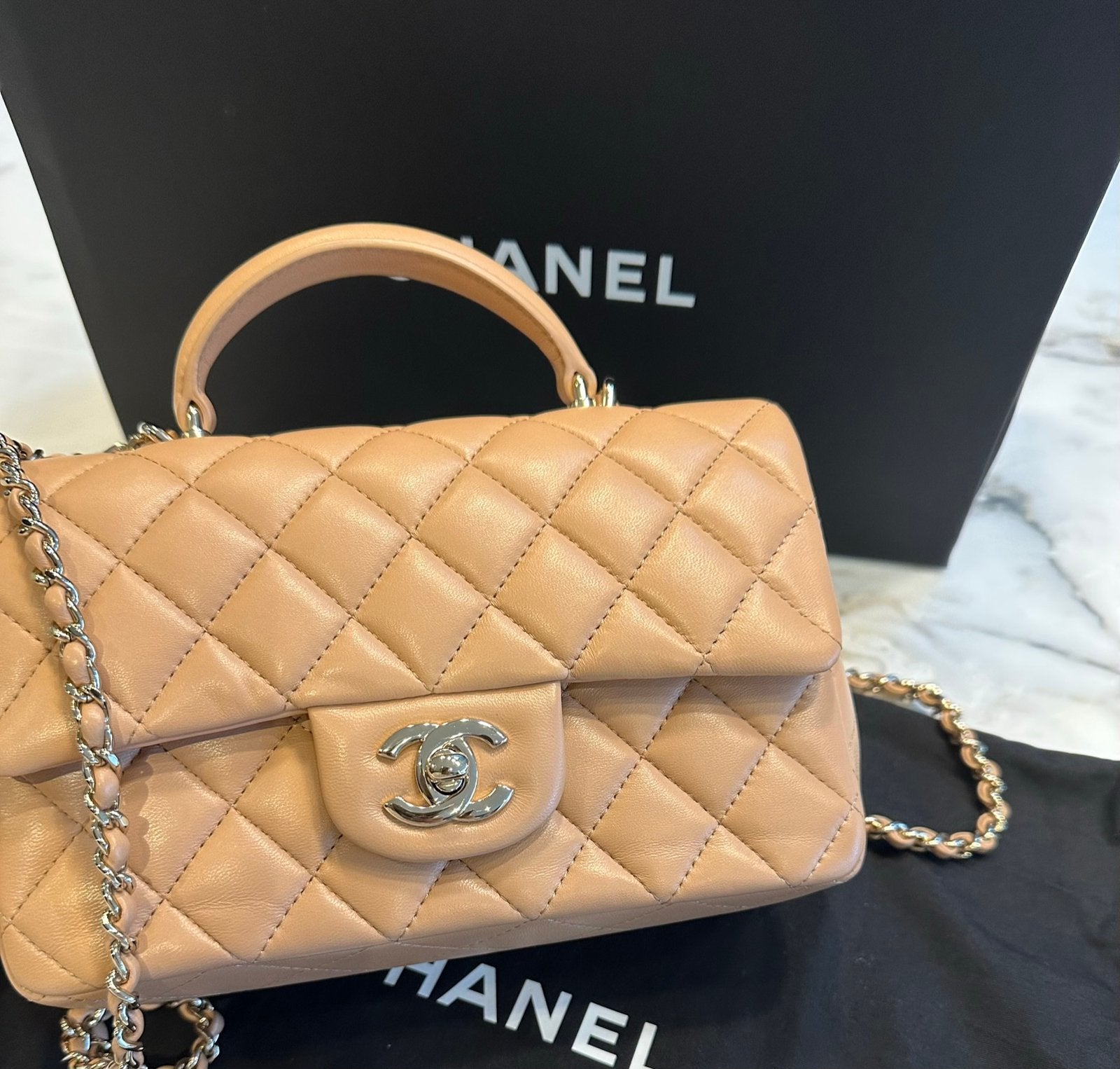 Chanel Mini Flap Bag top handle, Ophalen of Verzenden, Zo goed als nieuw, Beige, Handtas