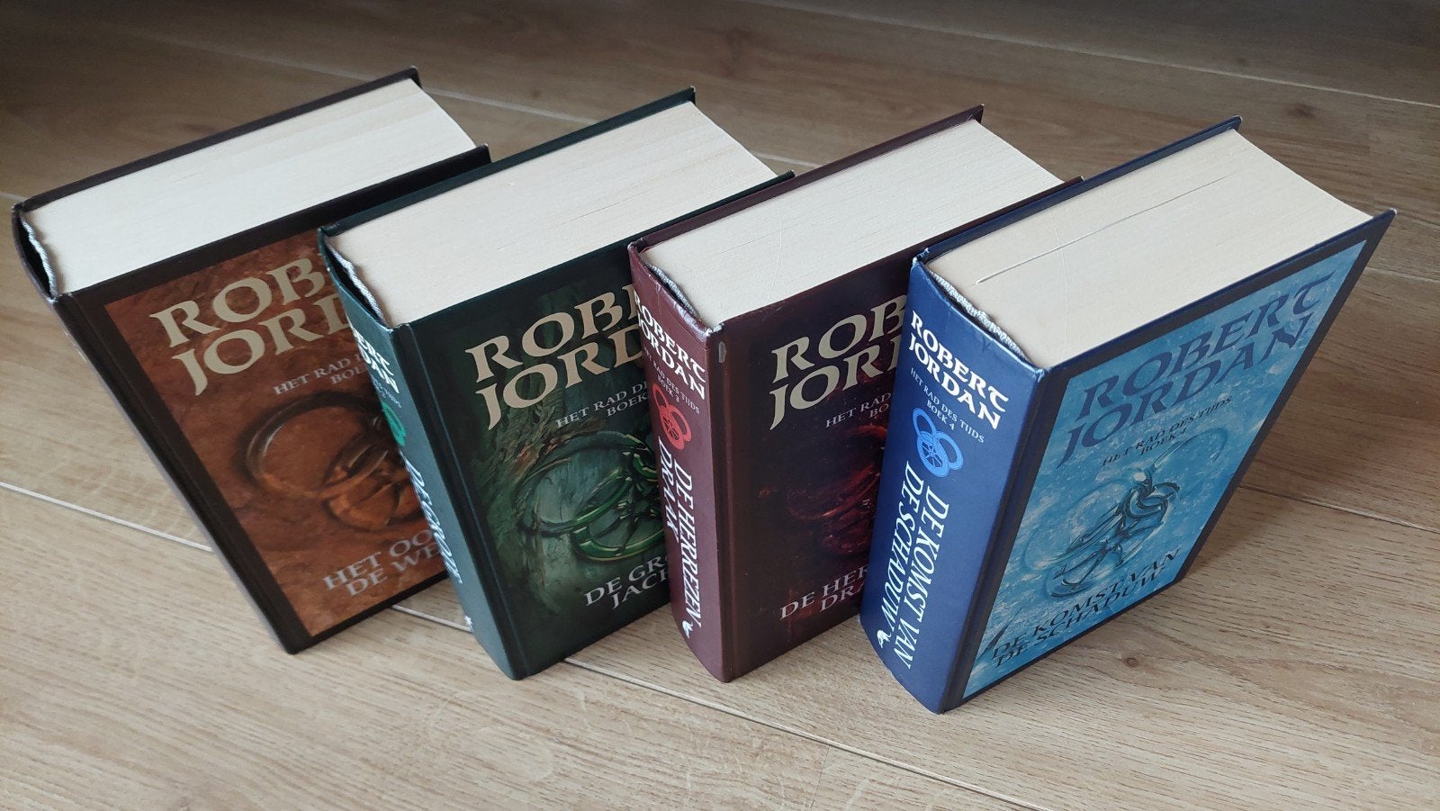 Het Rad des Tijds - Boeken 1-4 - Robert Jordan, Boeken, Ophalen of Verzenden, Gelezen, Robert Jordan