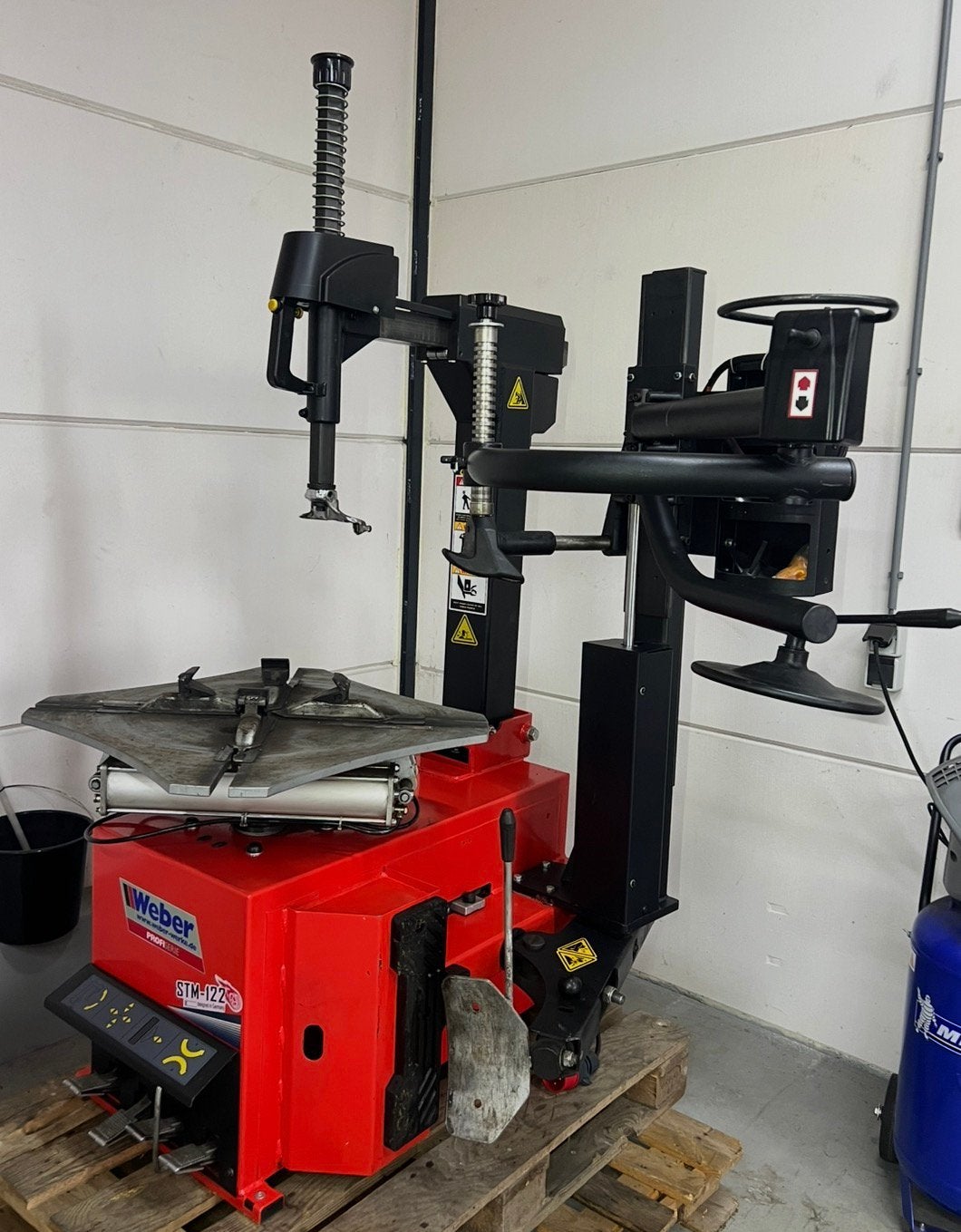Bandenapparaat bandenmachine tot 24 inch met hulparm WEBER, Auto diversen, Autogereedschap, Ophalen, Hooghwerff banden & velgen