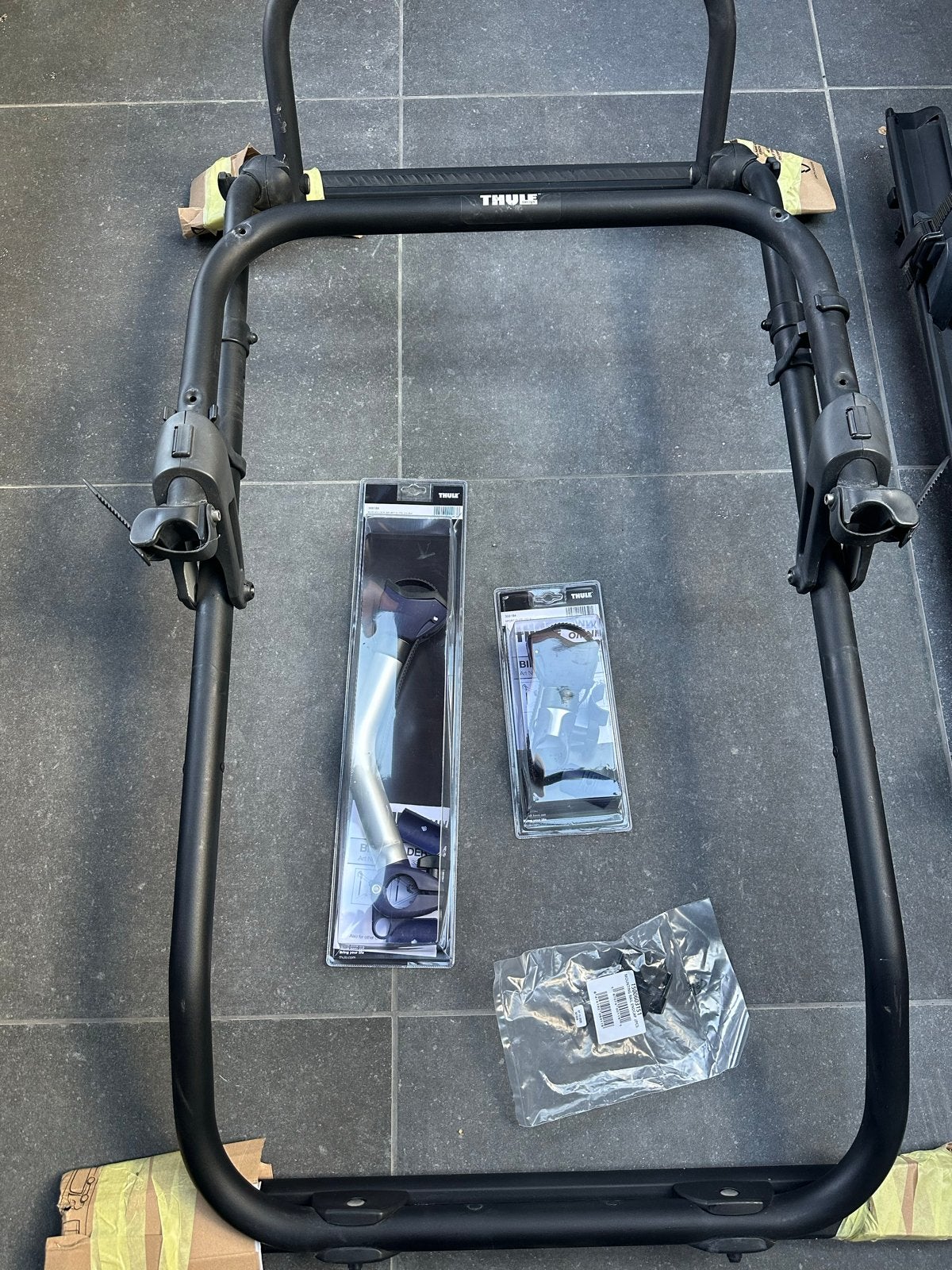 Thule fietsdrager voor buscamper - Nieuwstaat, Ophalen of Verzenden, 2 fietsen, Zo goed als nieuw, Achterklepdrager