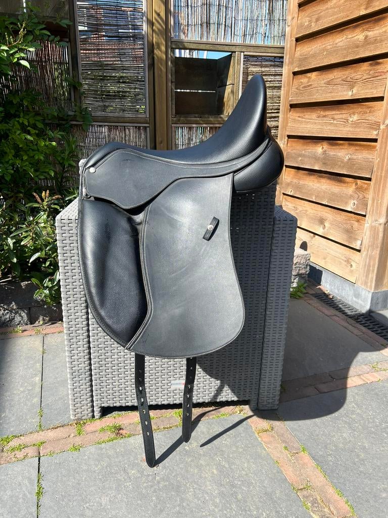 Wintec 500 Hart dressuurzadel 17,5 inch, Dieren en Toebehoren, Paarden en Pony's | Zadels, Ophalen, Zo goed als nieuw, Dressuur