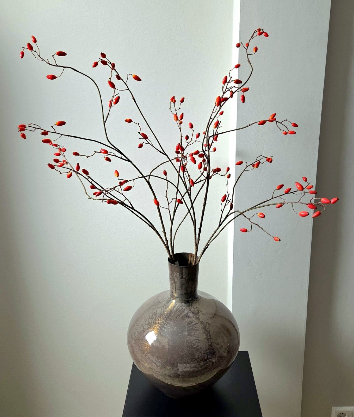 Grote decoratieve vaas met kunsttakken, Huis en Inrichting, Ophalen, Overige materialen, Gebruikt, Inclusief decoratie