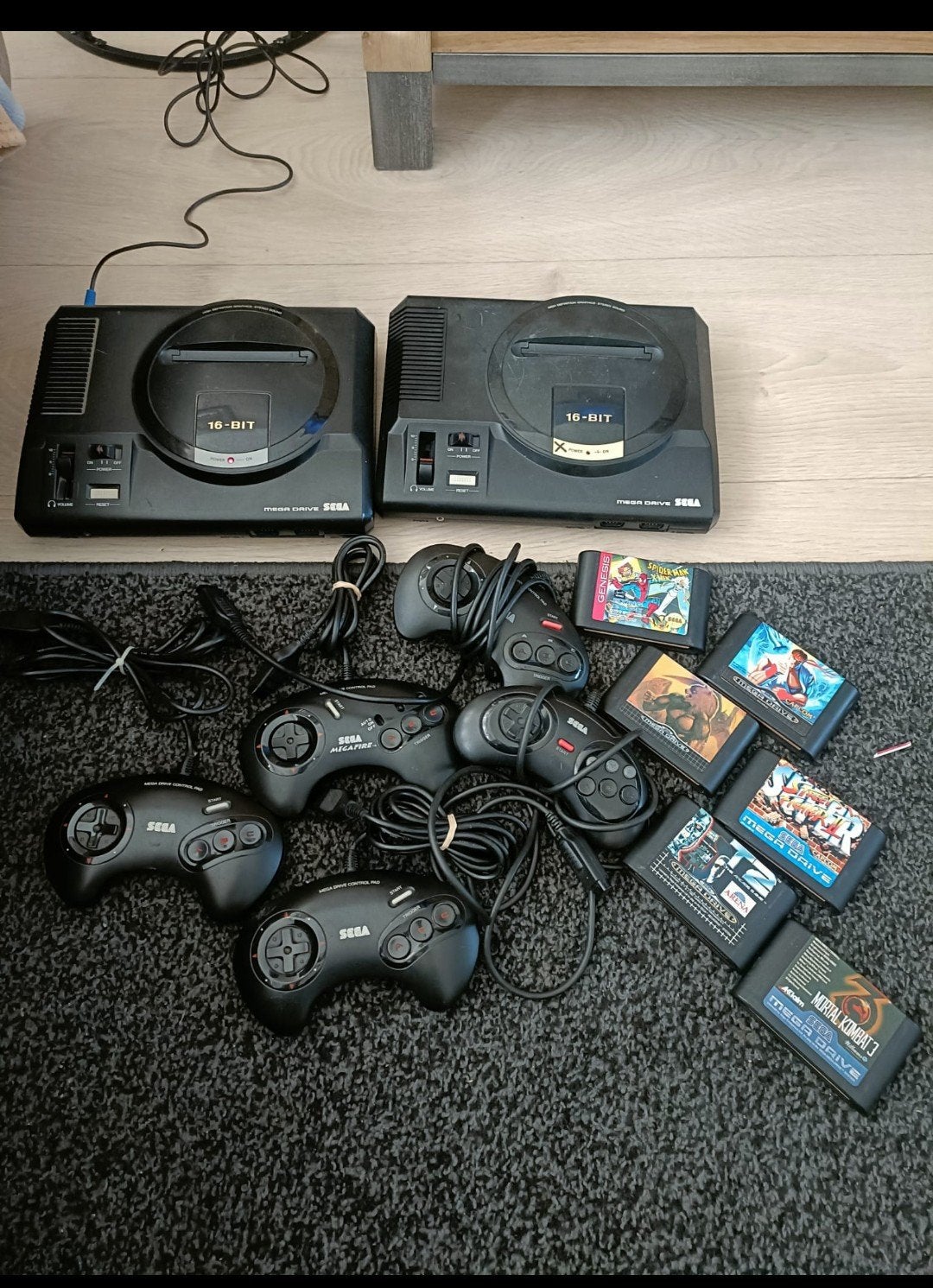 2 x Sega Mega Compleet. 1 werkend!!, Mega Drive, Ophalen of Verzenden, Met 3 controllers of meer, Gebruikt