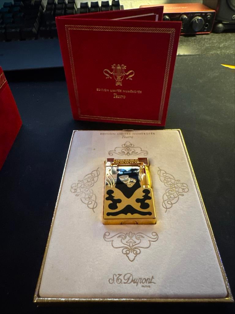 Zeldzame S.T. Dupont Teatro Aansteker Zwart 1545/2000, Verzamelen, Rookartikelen, Aanstekers en Luciferdoosjes, Zo goed als nieuw