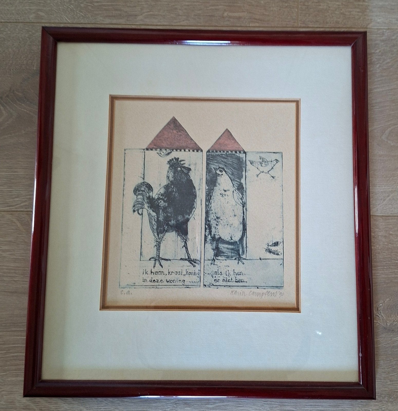 Karin Campfens '90 - originele Ets van haan en kip met tekst, Antiek en Kunst, Ophalen of Verzenden, 32 cm, Gesigneerd, Flora en Fauna