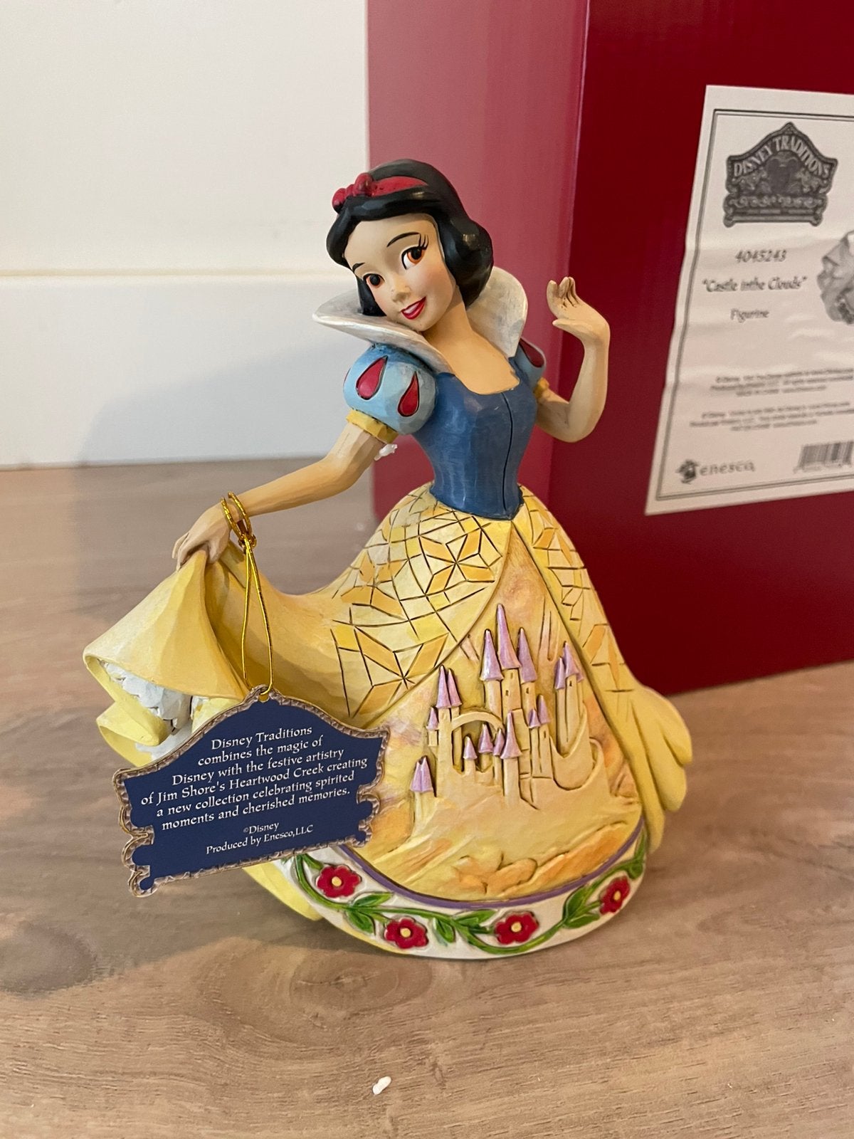 Disney traditions sneeuwwitje SNOW WHITE Castle Dress, Ophalen of Verzenden, Sneeuwwitje of Doornroosje, Zo goed als nieuw, Beeldje of Figuurtje