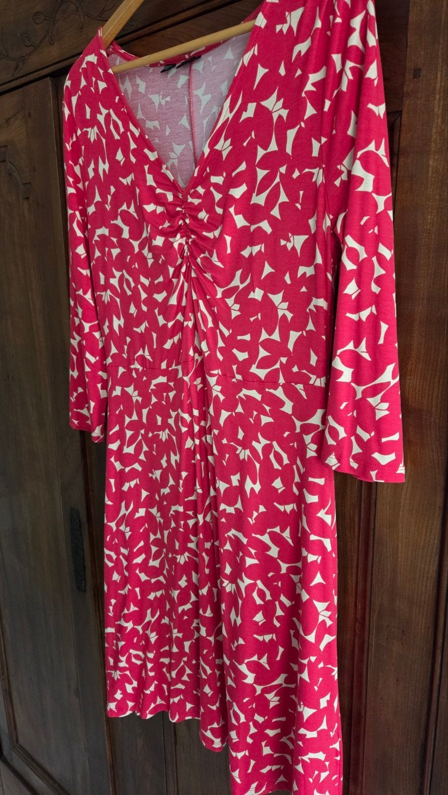 Rode Body Flirt jurk in nieuwstaat maat 40/ 42
95 % viscose, Kleding | Dames, Maat 38/40 (M), Ophalen of Verzenden, Zo goed als nieuw