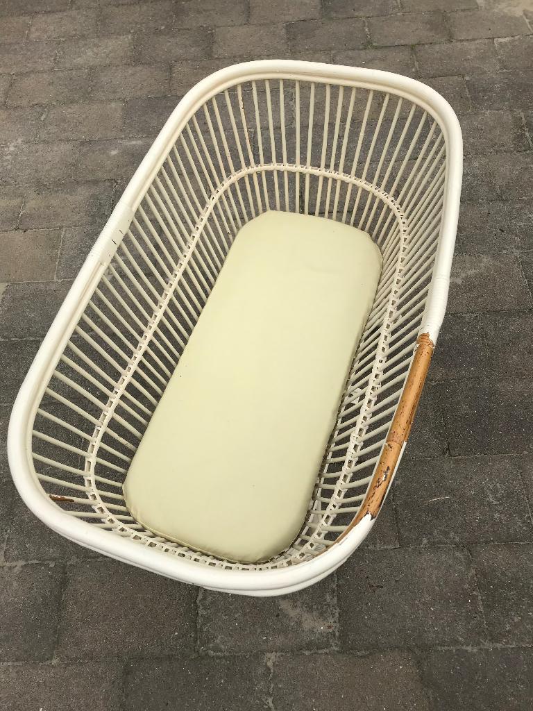 Rotan wieg, Ophalen, Gebruikt, Wieg