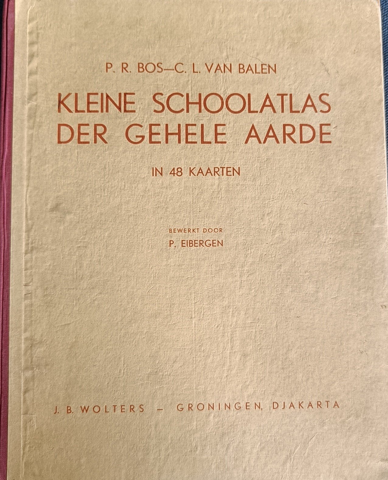 Kleine Schoolatlas der Gehele Aarde (1956) - P.R. Bos, Boeken, Atlassen en Landkaarten, Bosatlas, 1800 tot 2000, Ophalen, Gelezen