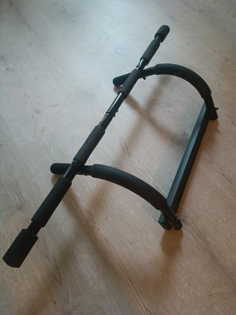 Oprekstang voor deurkozijn - Perfect voor thuistraining, Sport en Fitness, Fitnessmaterialen, Ophalen, Gebruikt, Rug, Oprekstang