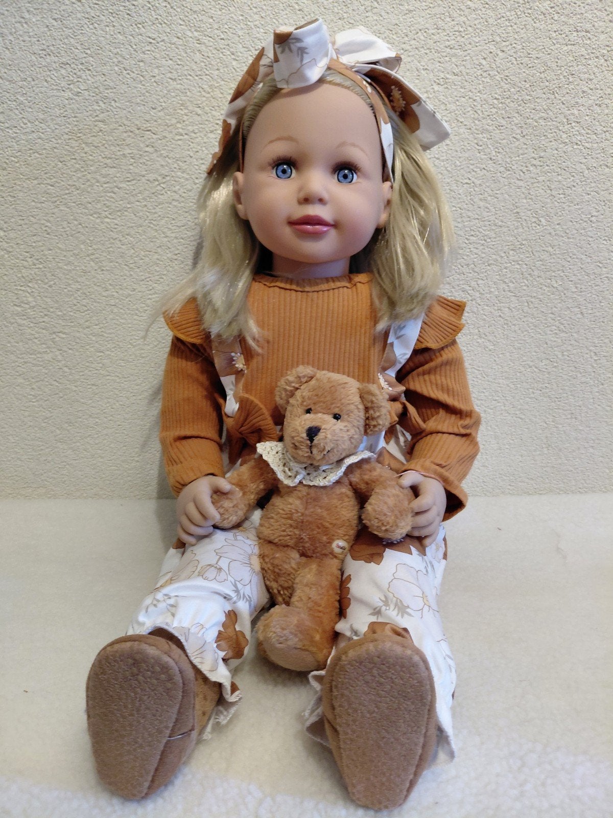 Grote Meisjes Pop Sally + 2 Kledingsetjes + Beertje 🧸, Ophalen of Verzenden, Zo goed als nieuw, Overige typen