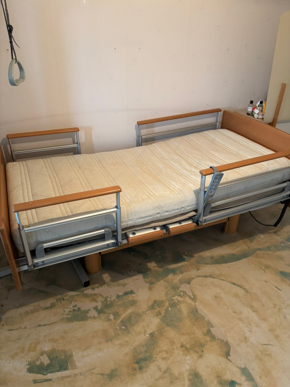 Zorgbed. Elektrisch, 90 cm, Eenpersoons, Bruin, Ophalen of Verzenden
