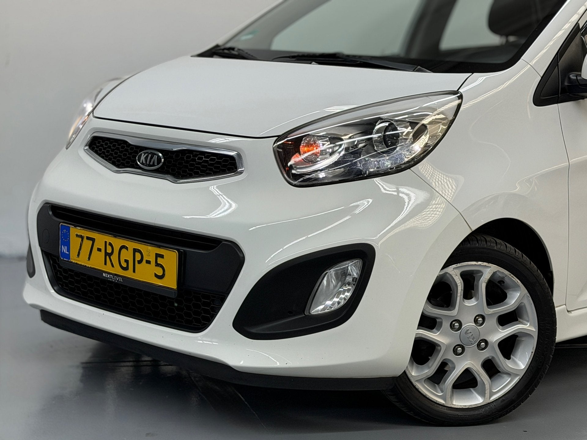 Kia Picanto 1.0 CVVT Comfort Pack Airco Nieuwe APK 4. Elek R, Auto's, Voorwielaandrijving, Stof, Gebruikt, Zwart
