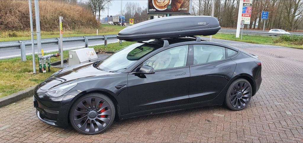 Officiële Tesla model 3 dakdragers te huur (met dakkoffer), Ophalen, Zo goed als nieuw