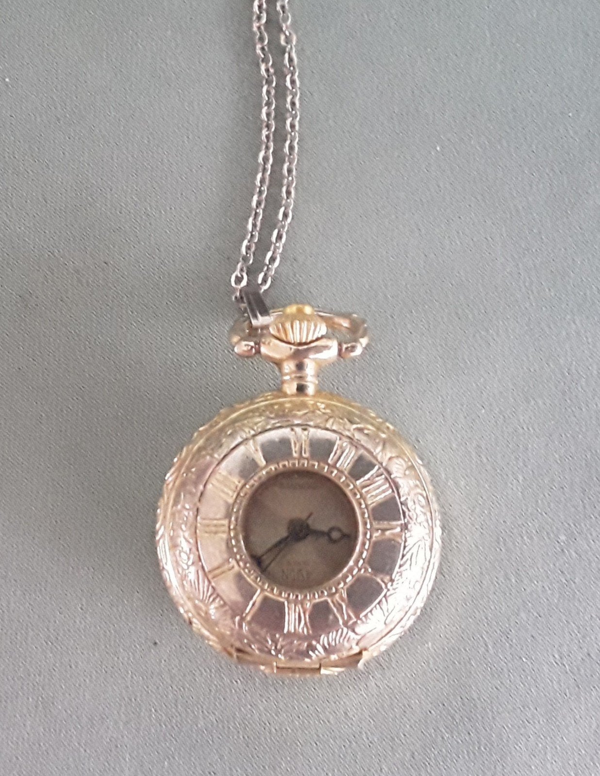 HORLOGE AAN HALSKETTING, Ophalen of Verzenden, Overige materialen