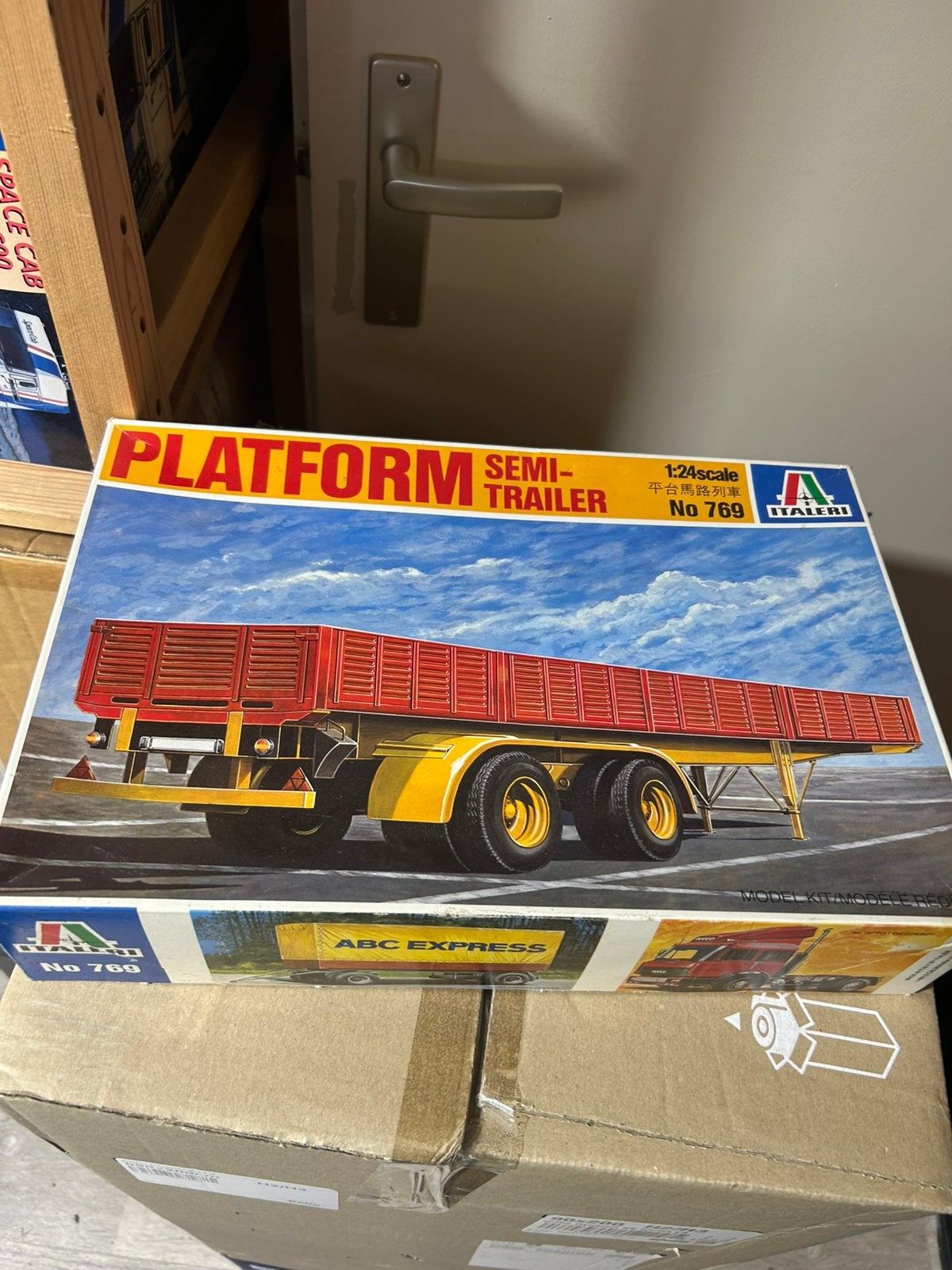 Italeri 769 platform semi-trailer, Italeri, Groter dan 1:32, Ophalen of Verzenden, Zo goed als nieuw