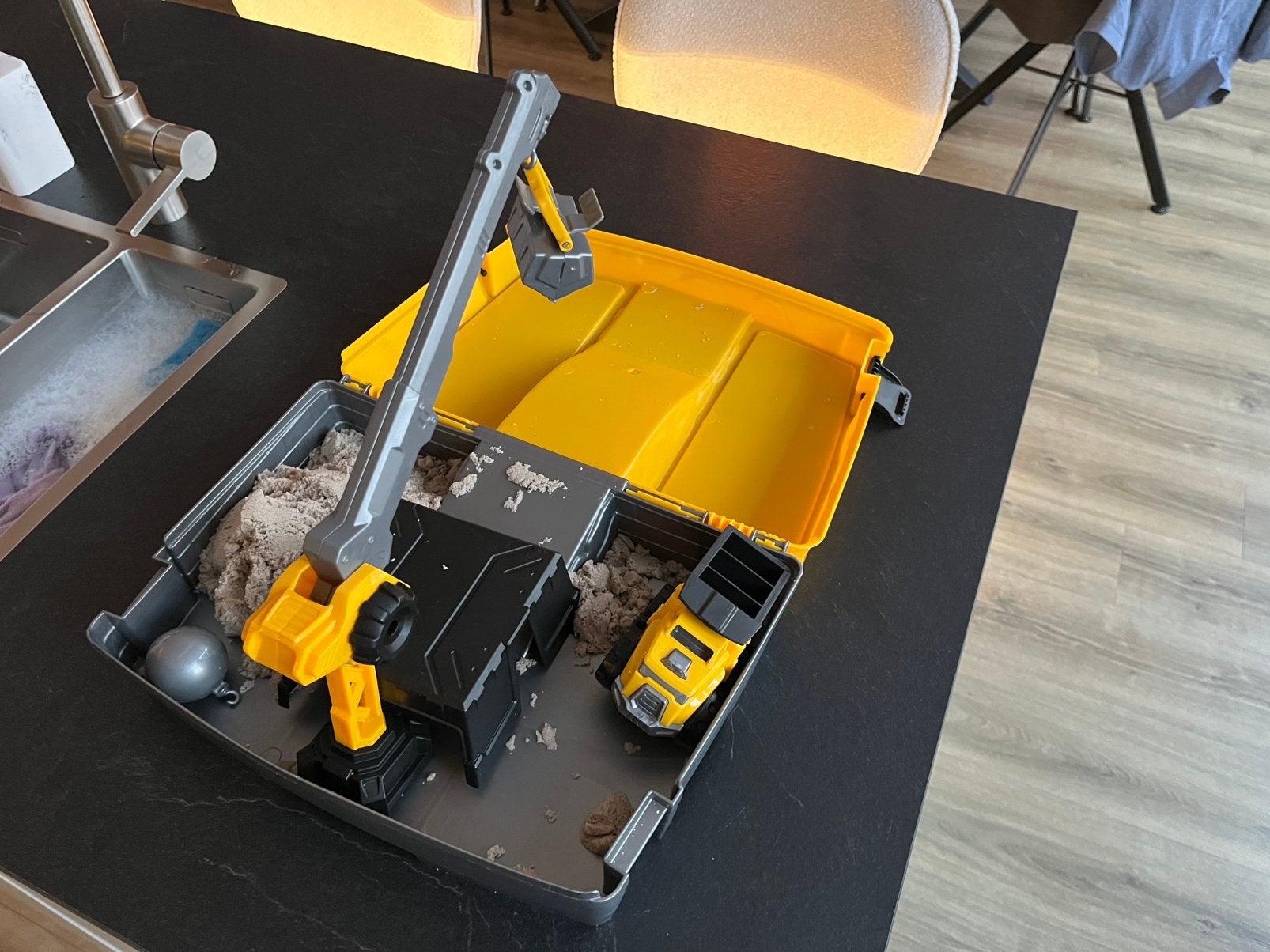 Kinetic Zand in handige koffer met grijpkraan., Ophalen of Verzenden, Zo goed als nieuw