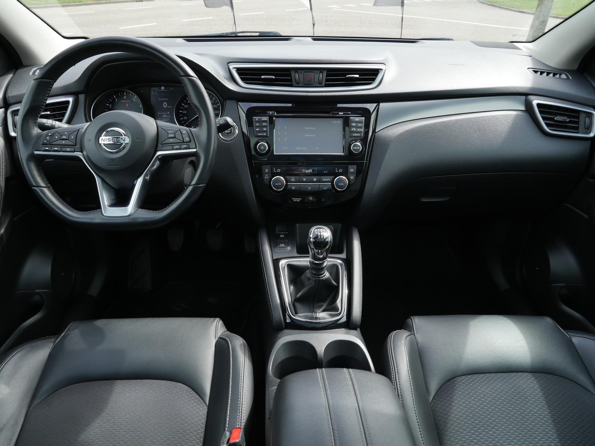 NISSAN Qashqai 1.2 DIG-T 115pk N-Connecta | Panoramadak | 18, Auto's, Stof, Gebruikt, 4 cilinders, 116 pk