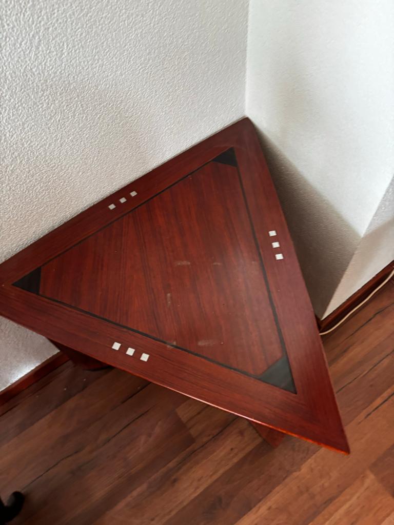 Hoektafel van hout, 50 cm hoog, Huis en Inrichting, 45 tot 60 cm, Gebruikt, Ophalen of Verzenden, Overige vormen