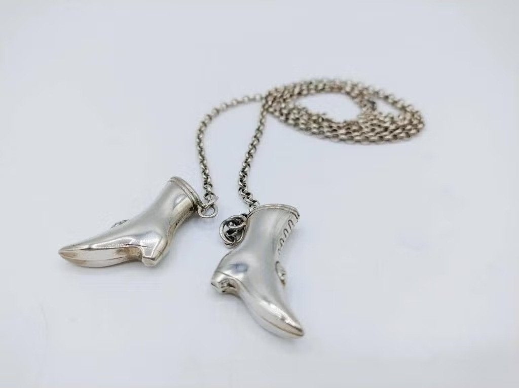 Zilveren jasseronketting met breipendoppen (laarzen), 79 cm., Verzenden, Zilver, Ring