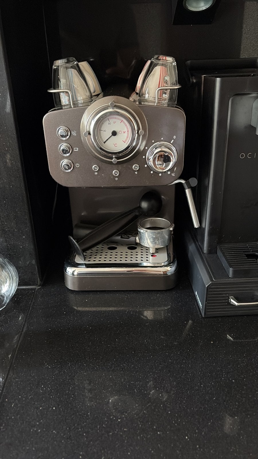 Quigg Espresso Machine - Zo goed als nieuw, Ophalen, Afneembaar waterreservoir, Espresso apparaat, Gemalen koffie