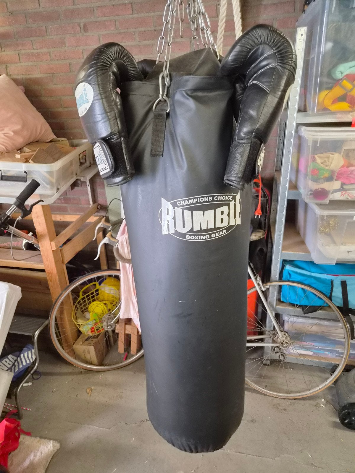 Bokszak met handschoenen - Rumble & Heng Zhi, Ophalen, Gebruikt, Bokszak