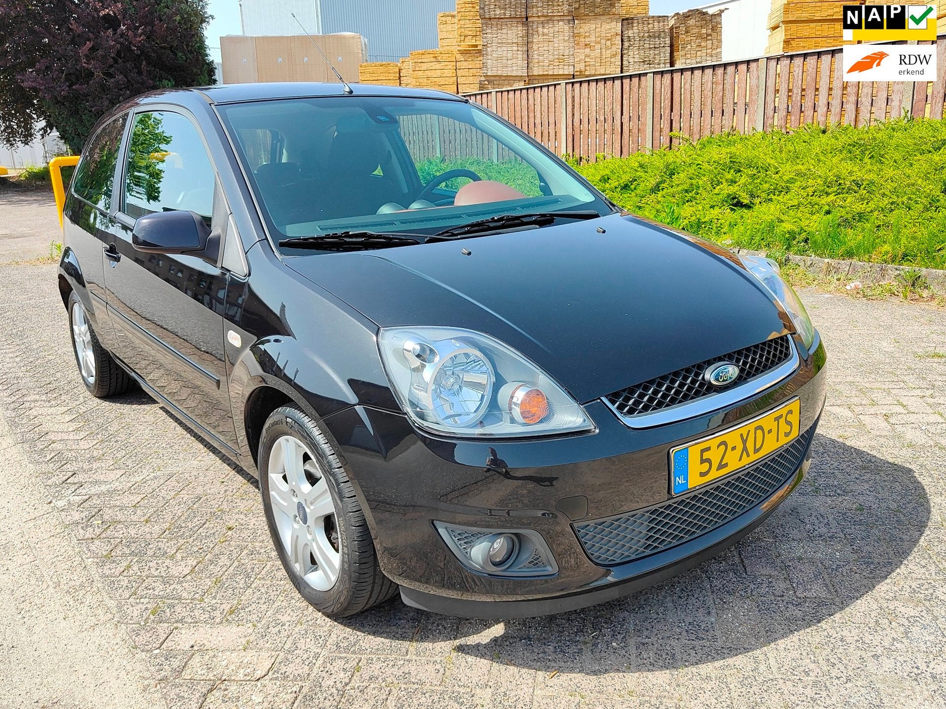 Ford Fiesta 1.3-8V Futura, Auto's, 1299 cc, Stof, 4 cilinders, Zwart
