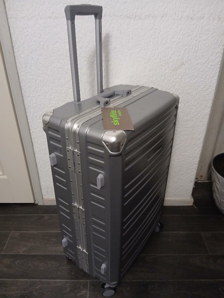 Reiskoffer nieuw 95 liter SkyFlite London kleur zilver, Ophalen, Hard kunststof, 45 tot 55 cm, Nieuw