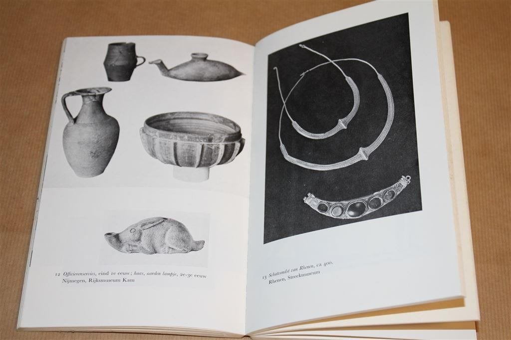 Een museumrondgang. Archeologische verzamelingen Ned., Ophalen of Verzenden, Gelezen