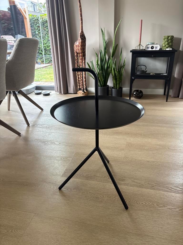 Zwarte bijzettafel met handgreep (HAY DLM replica), Huis en Inrichting, Tafels | Bijzettafels, Minder dan 55 cm, Gebruikt, Metaal of Aluminium
