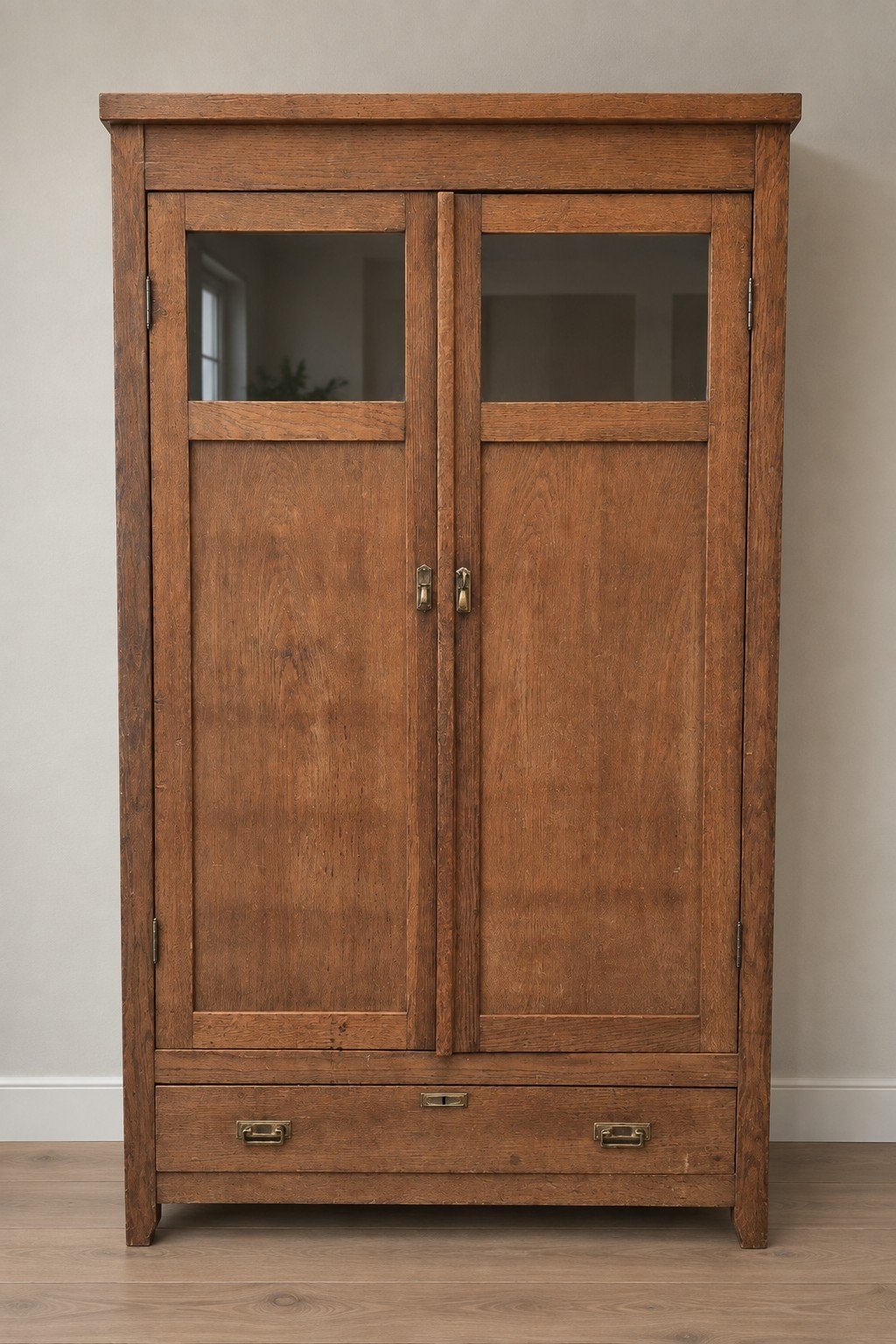 Mooie antieke kast met raampjes. Servieskast / linnenkast, Antiek en Kunst, Ophalen