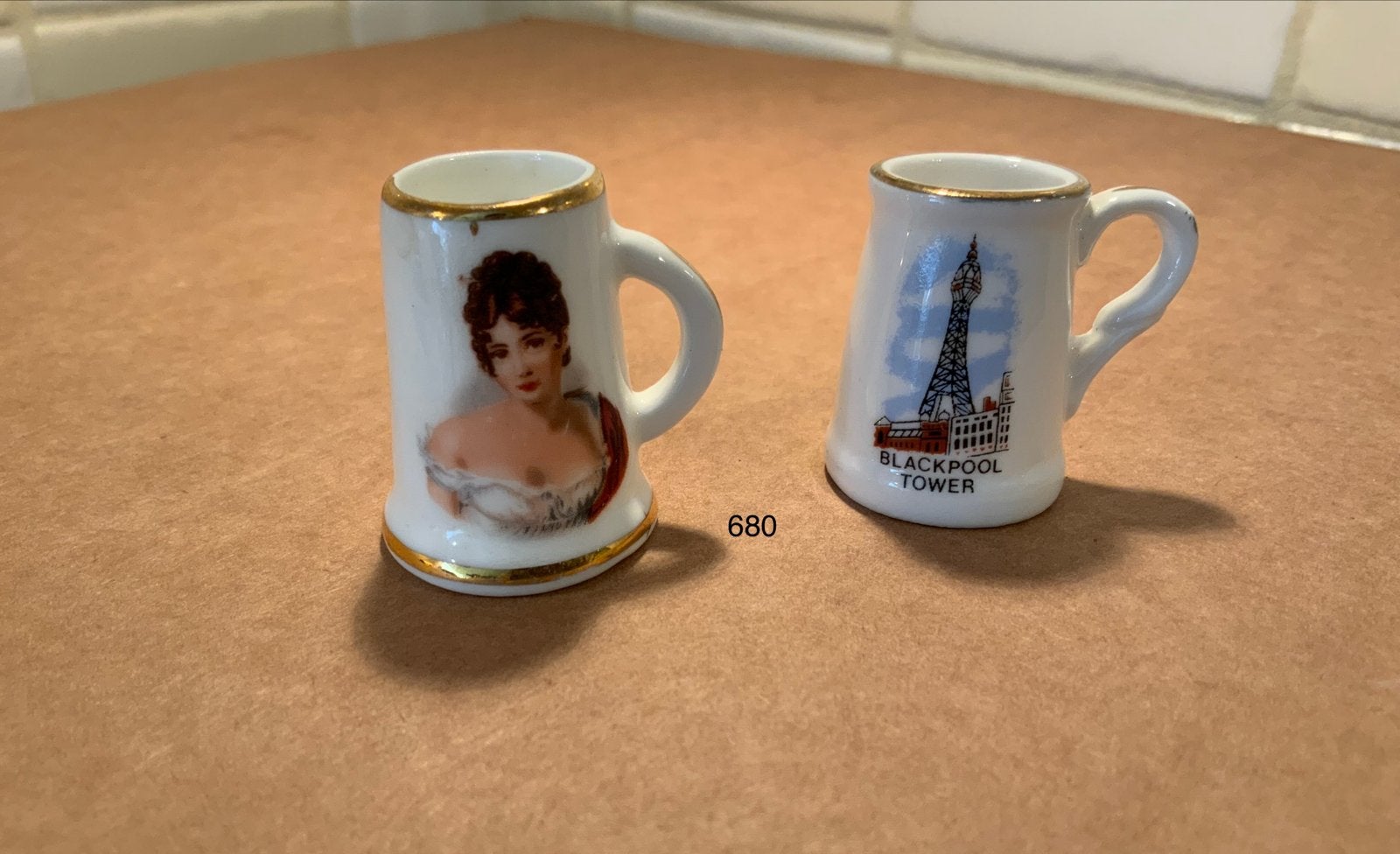 2 miniatuur mokken van Bone China, Engeland, Ophalen of Verzenden